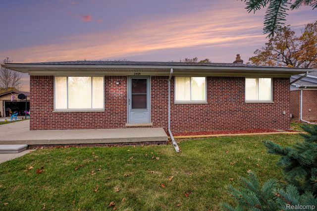 2405 Elmcrest Road, Sterling Heights, MI 48310