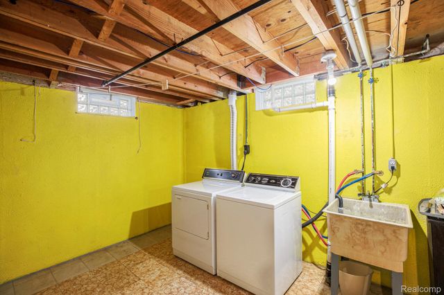 2405 Elmcrest Road, Sterling Heights, MI 48310