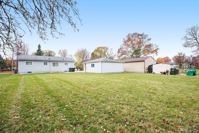 2405 Elmcrest Road, Sterling Heights, MI 48310