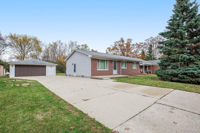 2405 Elmcrest Road, Sterling Heights, MI 48310