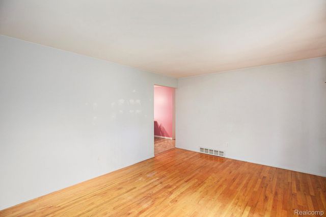 2405 Elmcrest Road, Sterling Heights, MI 48310