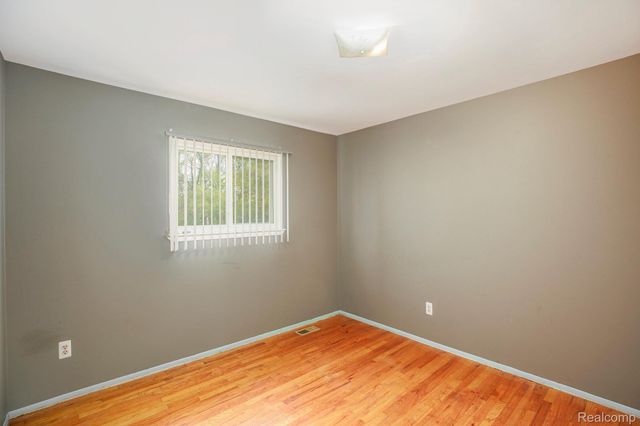 2405 Elmcrest Road, Sterling Heights, MI 48310