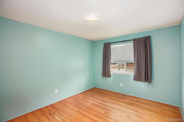 2405 Elmcrest Road, Sterling Heights, MI 48310