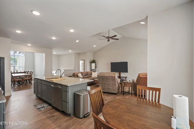 8121 Chapel Hill Lane, Knoxville, TN 37938