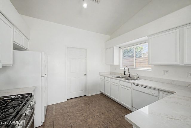 930 E Harwell Road, Phoenix, AZ 85042