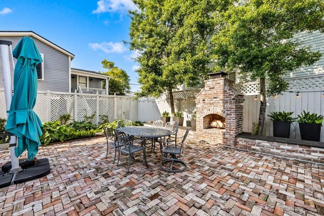 1728 Avenue M, Galveston, TX 77550