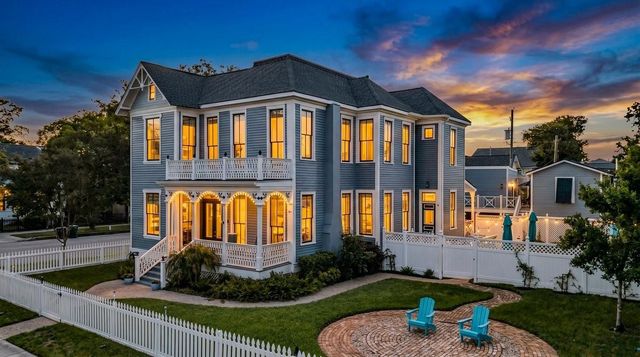 1728 Avenue M, Galveston, TX 77550