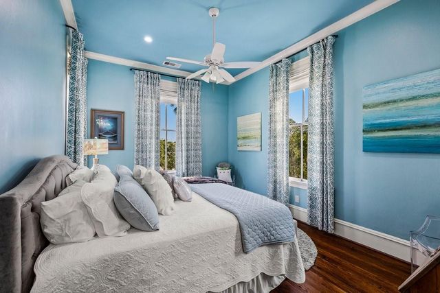 1728 Avenue M, Galveston, TX 77550