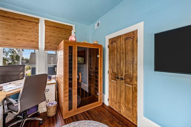 1728 Avenue M, Galveston, TX 77550
