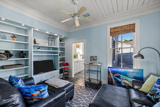 1728 Avenue M, Galveston, TX 77550