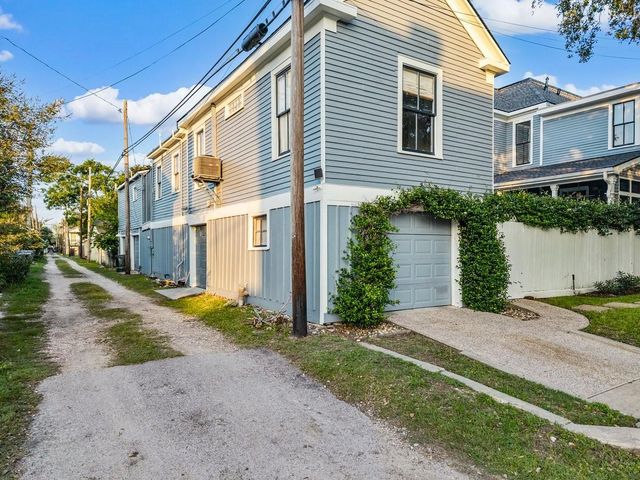 1728 Avenue M, Galveston, TX 77550
