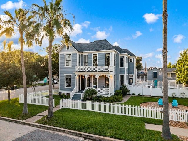 1728 Avenue M, Galveston, TX 77550