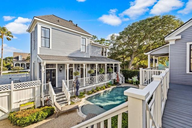 1728 Avenue M, Galveston, TX 77550