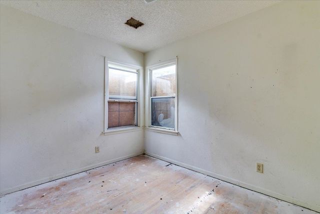 1746 Chautauqua, Wichita, KS 67214