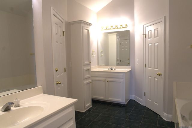 8614 Cypress Point Ct, Baton Rouge, LA 70809