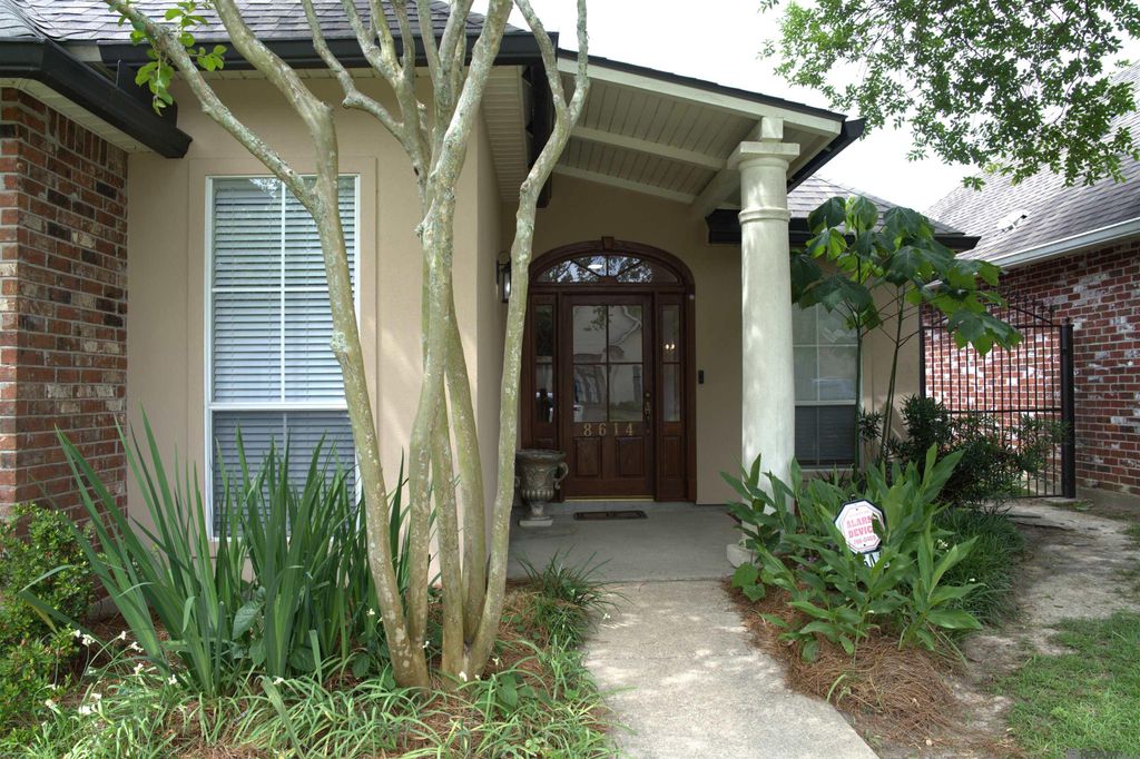 8614 Cypress Point Ct, Baton Rouge, LA 70809