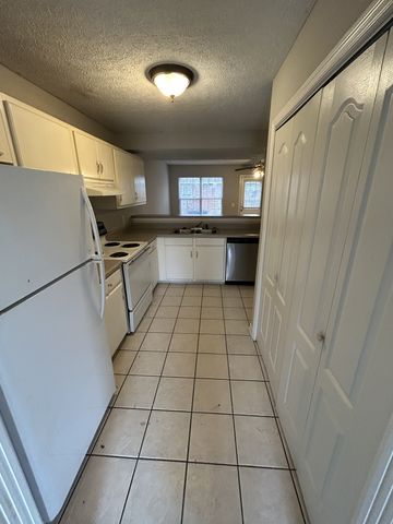 1525 Middleborough Ct, Murfreesboro, TN 37130