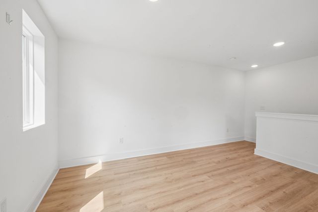 102 Duke St Apt 24, Nashville, TN 37207