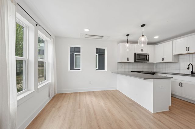 102 Duke St Apt 24, Nashville, TN 37207