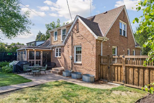 1260 Saint Clair Avenue, Saint Paul, MN 55105
