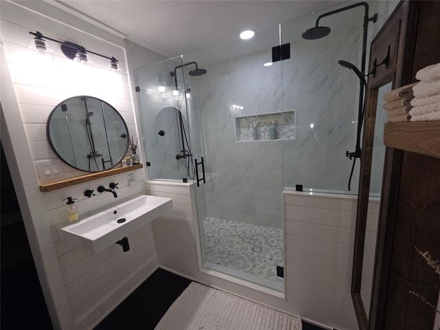 333 Edgewood, Onalaska, TX 77360