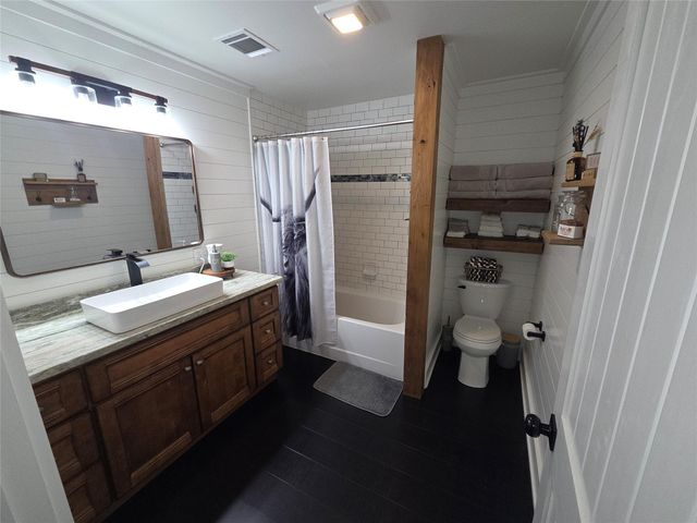 333 Edgewood, Onalaska, TX 77360