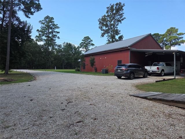 333 Edgewood, Onalaska, TX 77360