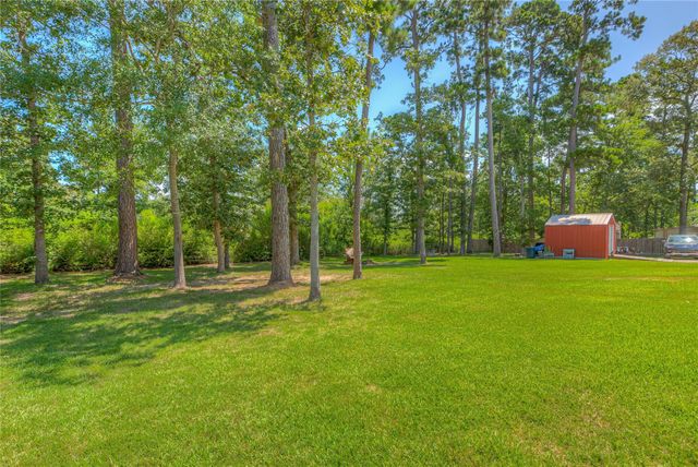 333 Edgewood, Onalaska, TX 77360