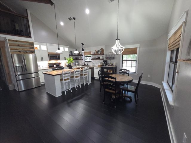 333 Edgewood, Onalaska, TX 77360
