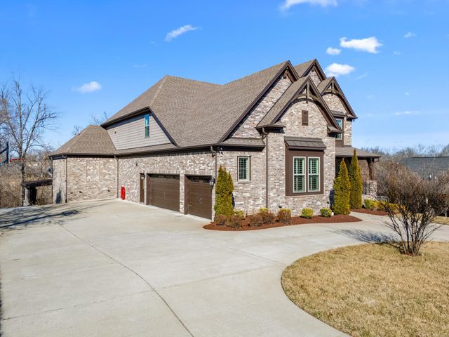 644 Five Oaks Blvd, Lebanon, TN 37087