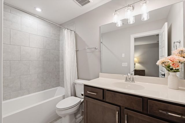 644 Five Oaks Blvd, Lebanon, TN 37087