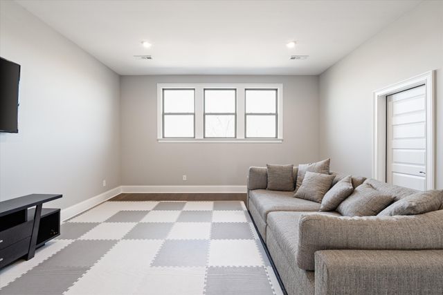 644 Five Oaks Blvd, Lebanon, TN 37087