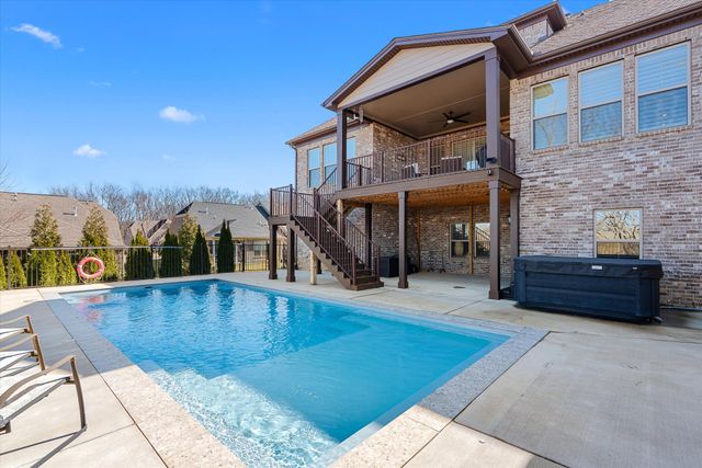 644 Five Oaks Blvd, Lebanon, TN 37087