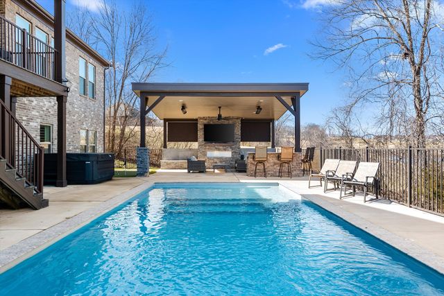 644 Five Oaks Blvd, Lebanon, TN 37087