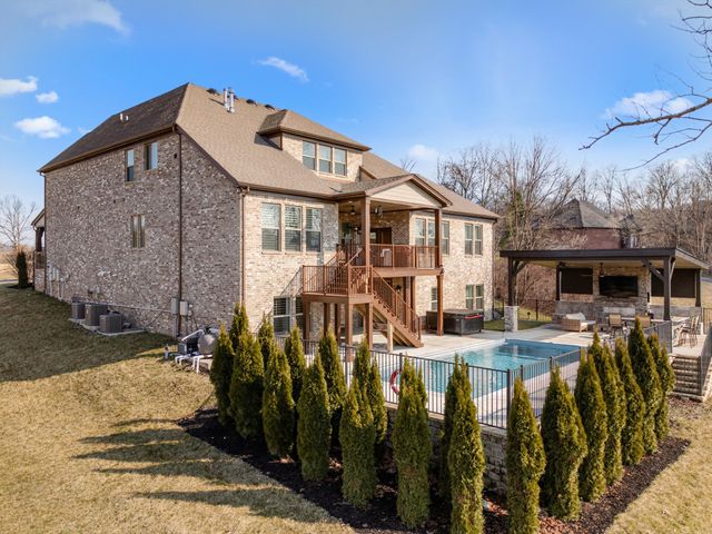 644 Five Oaks Blvd, Lebanon, TN 37087