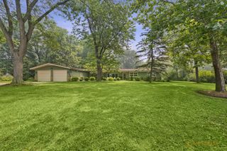425 Greenwood Lane, Barrington, IL 60010