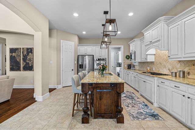 721 Kimbro Avenue, Lantana, TX 76226