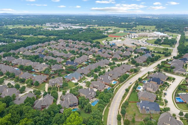 721 Kimbro Avenue, Lantana, TX 76226