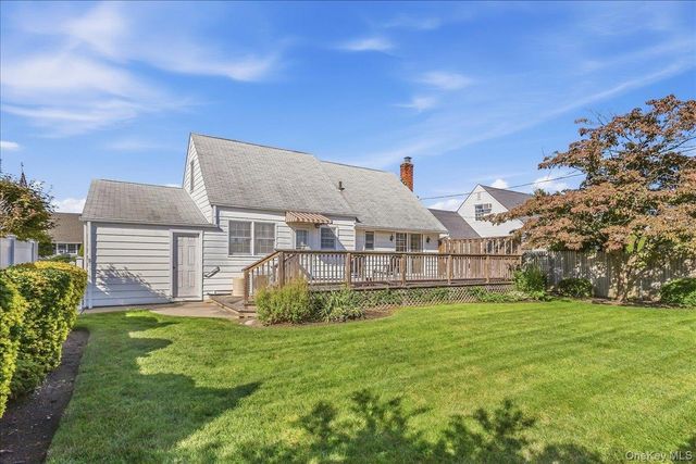 38 Croyden Lane, Hicksville, NY 11801
