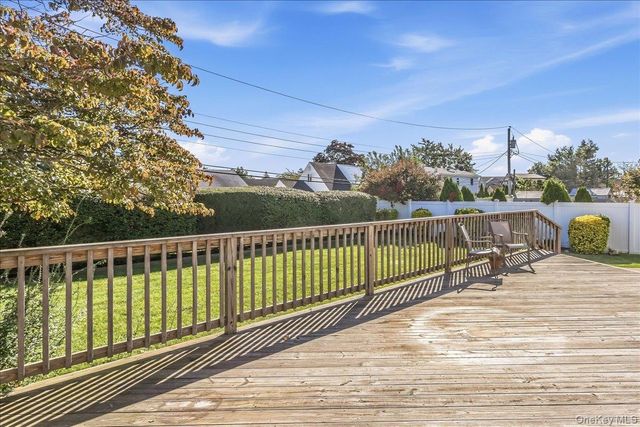 38 Croyden Lane, Hicksville, NY 11801