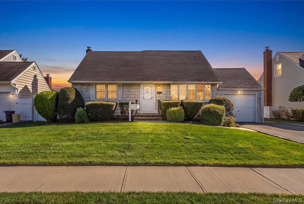 38 Croyden Lane, Hicksville, NY 11801 — exterior