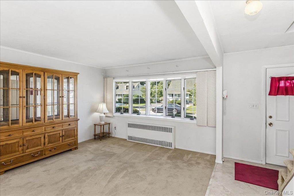 38 Croyden Lane, Hicksville, NY 11801 — photo 5