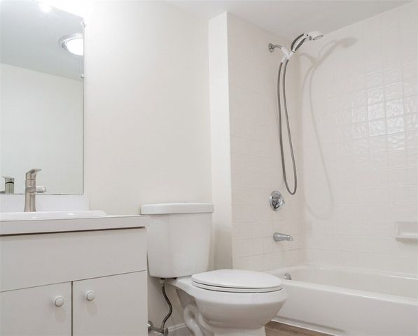 57 Lawton Brook Lane 57, Portsmouth, RI 02871