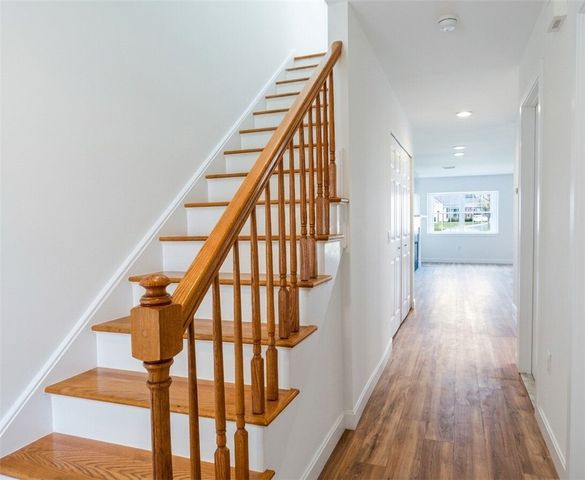 57 Lawton Brook Lane 57, Portsmouth, RI 02871