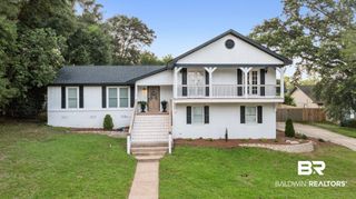 6058 N Highland Woods Drive, Mobile, AL 36608