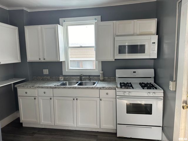 2420 15TH Street, Moline, IL 61265