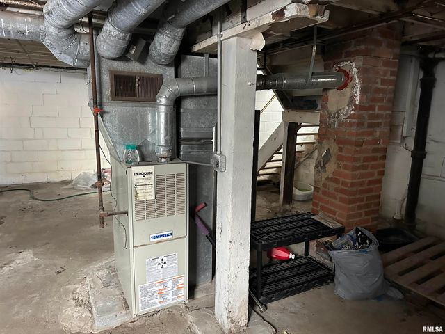 2420 15TH Street, Moline, IL 61265