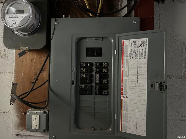 2420 15TH Street, Moline, IL 61265