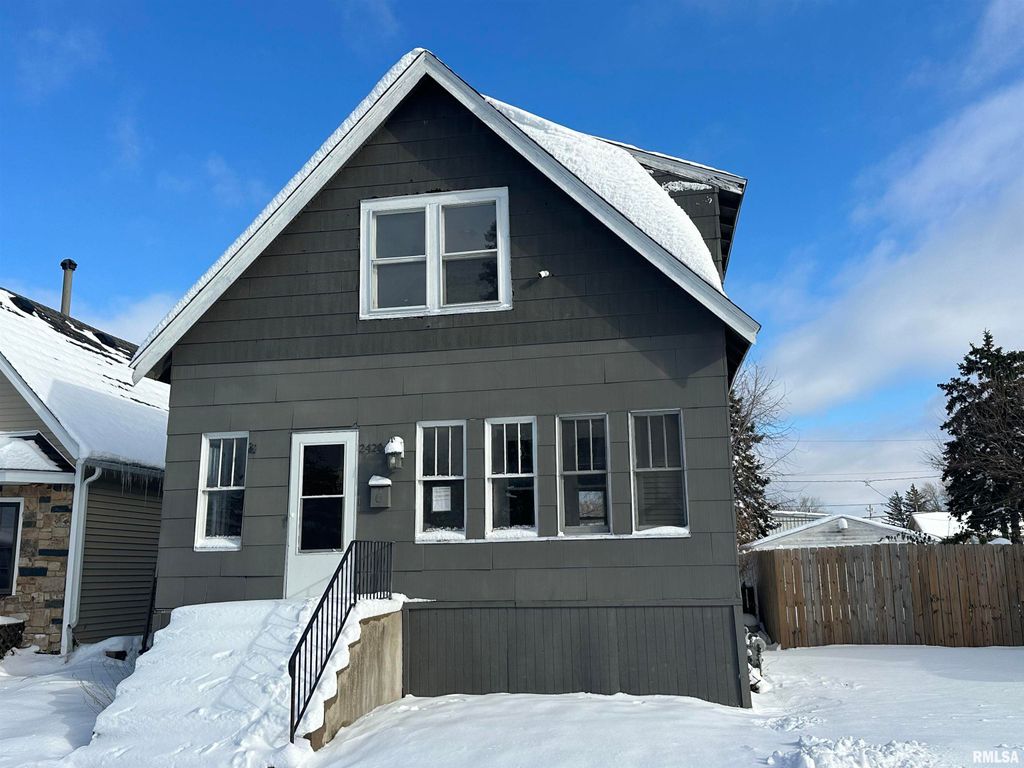 2420 15TH Street, Moline, IL 61265