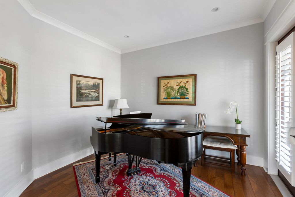 Image 10 of property listing at 1525 Mossy Branch Way, Mount Pleasant, SC 29464